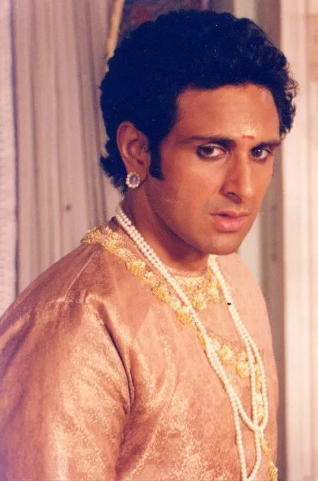 Parvin Dabas (Jayant Rathod /  
            Vijay) zdroj: imdb.com