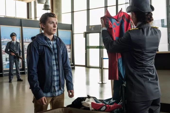 Spider-Man: Ďaleko od domova (2019) - Italian Customs Officer