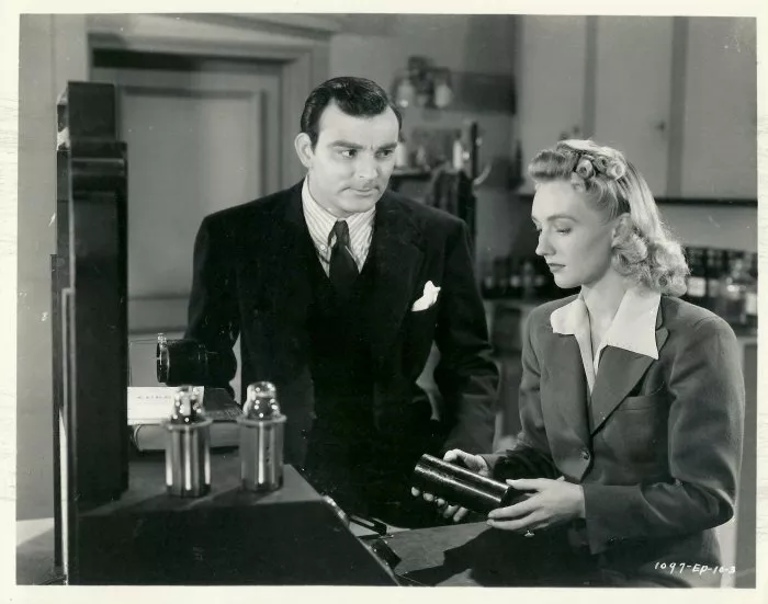 Ralph Byrd (Dick Tracy), Jan Wiley (June Chandler) zdroj: imdb.com