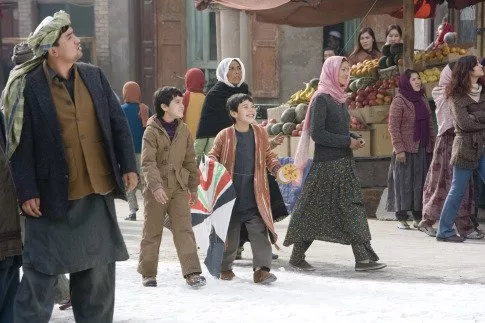 Zekeria Ebrahimi (Young Amir), Ahmad Khan Mahmoodzada (Young Hassan) zdroj: imdb.com