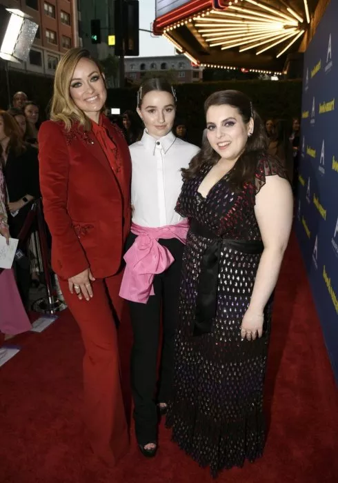 Olivia Wilde, Beanie Feldstein (Molly), Kaitlyn Dever (Amy) zdroj: imdb.com 
promo k filmu