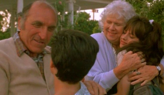 Eric Foster (David), Len Lesser (Grandfather), Ida Lee (Grandmother), Kim Valentine (Lynn) zdroj: imdb.com