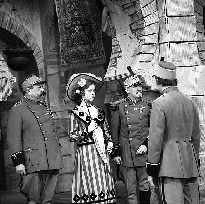 Josef Hlinomaz (kapitán Lacoste), Magda Vášáryová (Angelika, dívka z Valencie), František Filipovský (plukovník Picard)