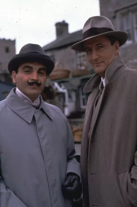 Hugh Fraser (Captain Hastings), David Suchet (Hercule Poirot) zdroj: imdb.com