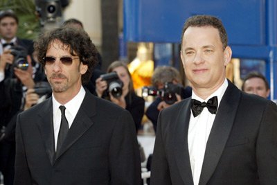 Tom Hanks (Professor G.H. Dorr), Joel Coen zdroj: imdb.com 
promo k filmu