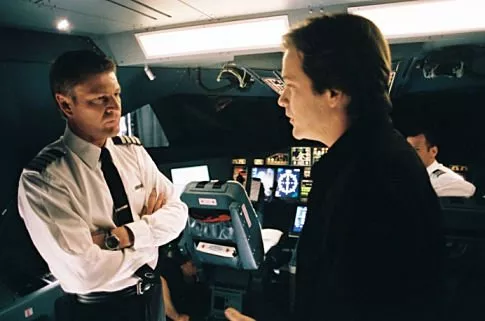 Sean Bean (Captain Rich), Peter Sarsgaard (Carson) zdroj: imdb.com